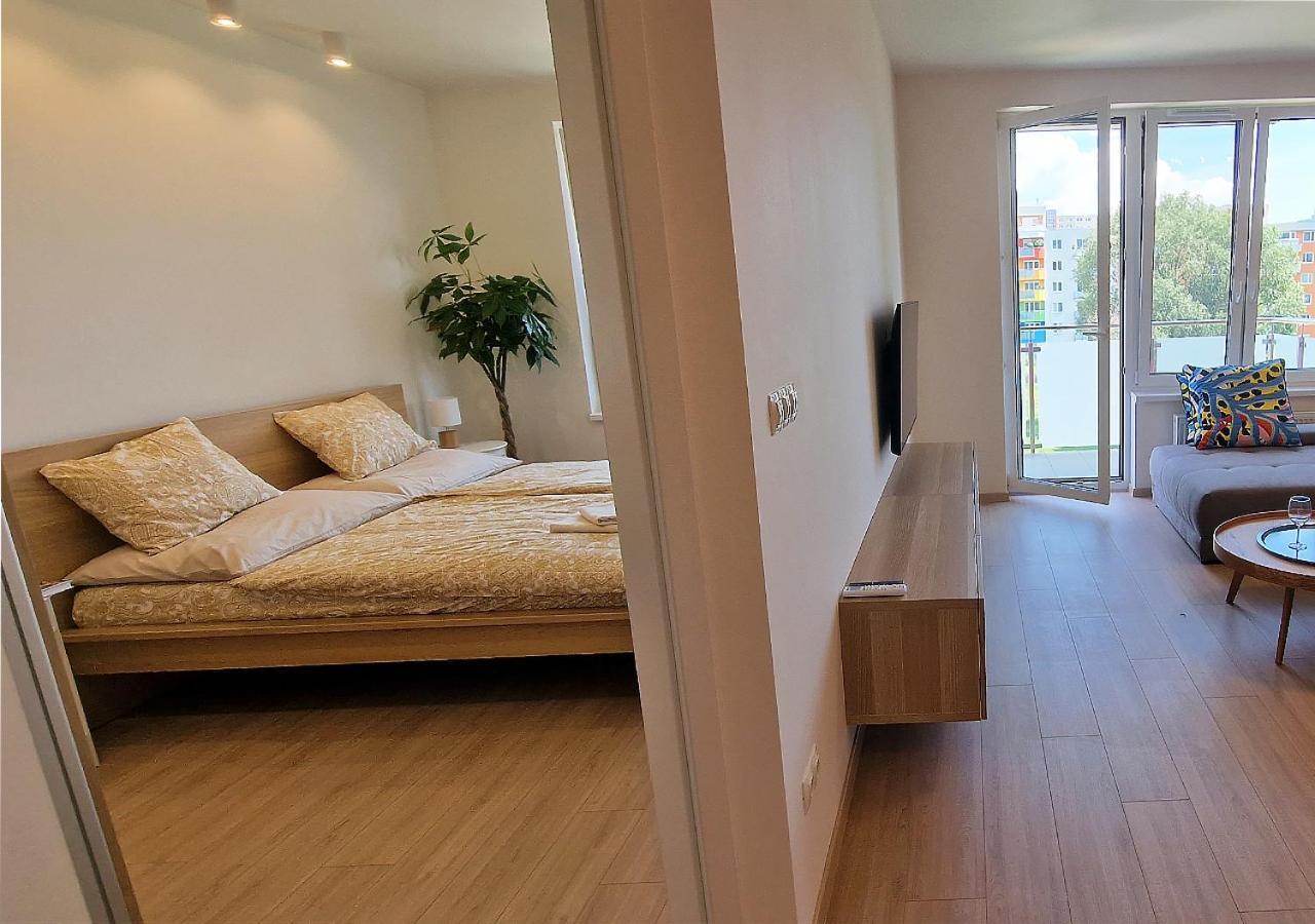 New Cozy 2 Room Pink Apartment Bratislava 059 외부 사진