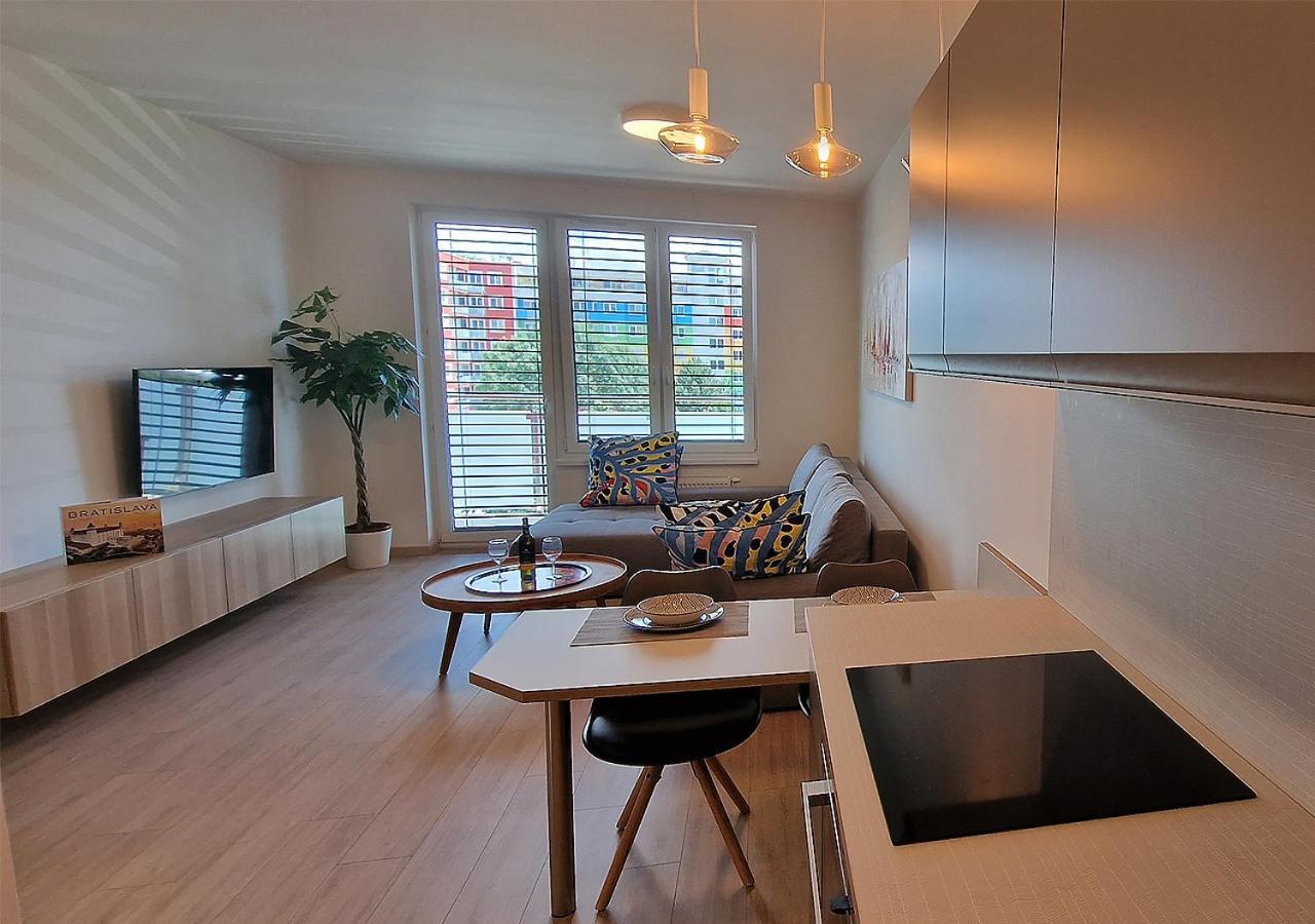 New Cozy 2 Room Pink Apartment Bratislava 059 외부 사진