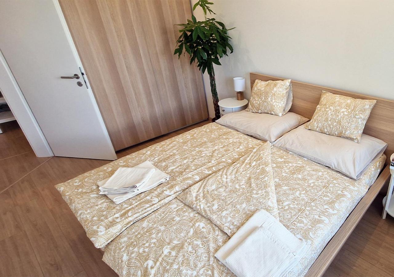 New Cozy 2 Room Pink Apartment Bratislava 059 외부 사진