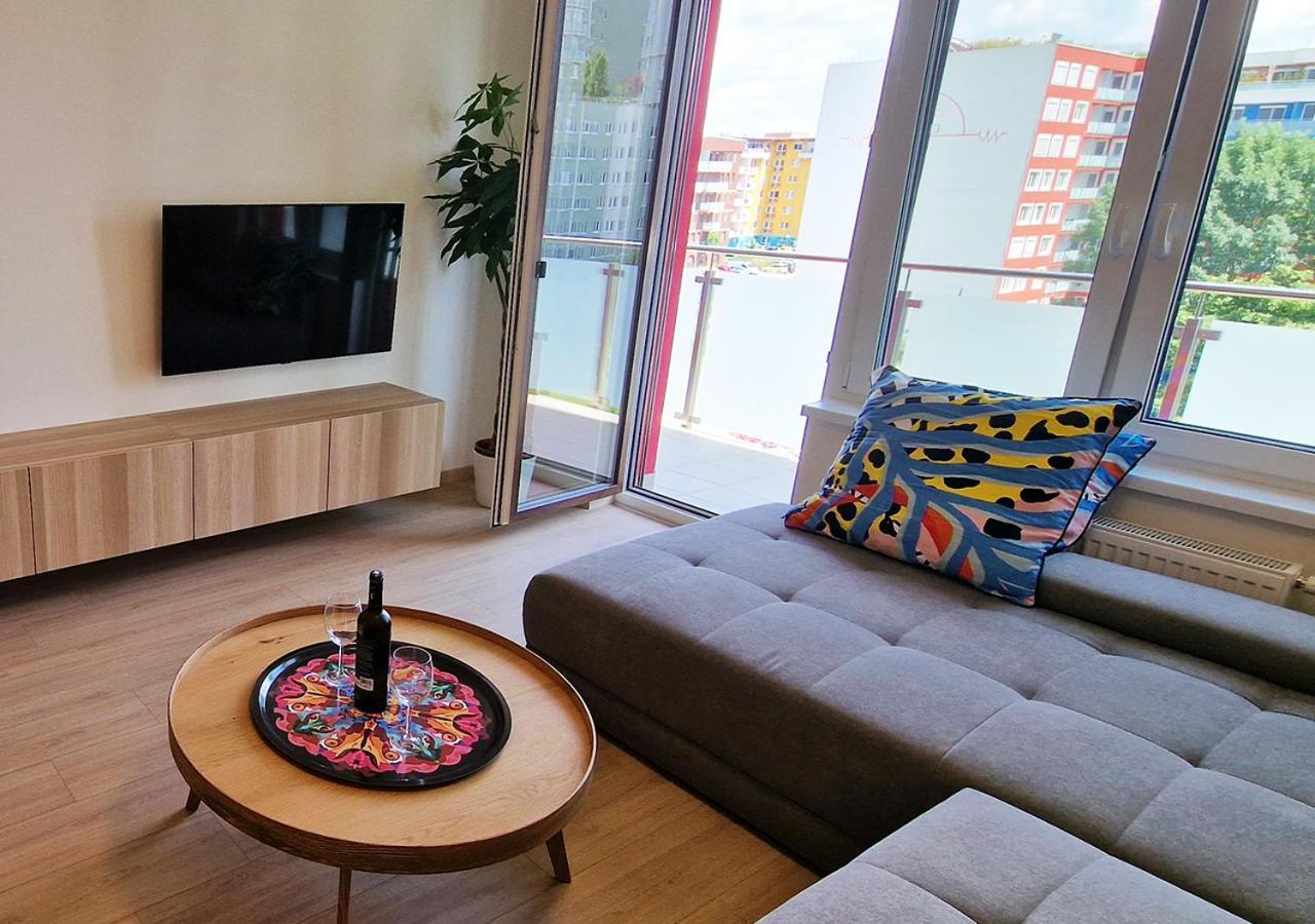 New Cozy 2 Room Pink Apartment Bratislava 059 외부 사진
