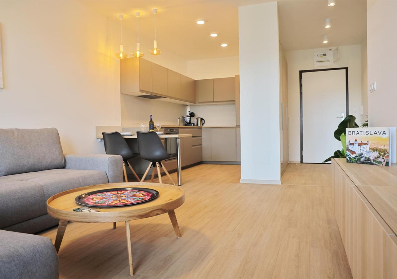 New Cozy 2 Room Pink Apartment Bratislava 059 외부 사진